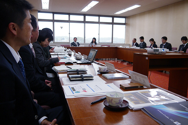 堀井副知事、健康福祉部長、他県担当者が東郷町へ